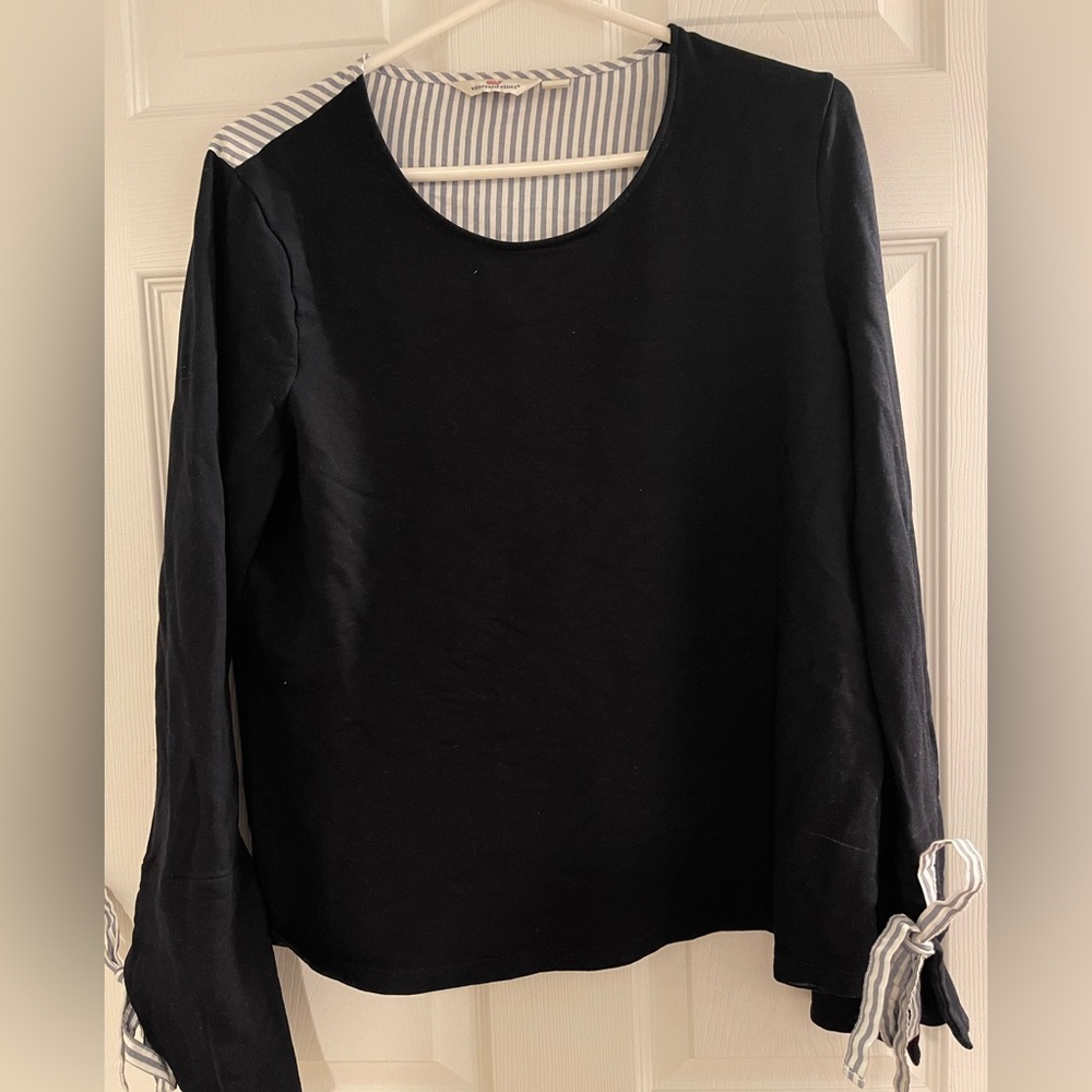 Dark Navy Vineyard Vines Women’s Top with seersucker details